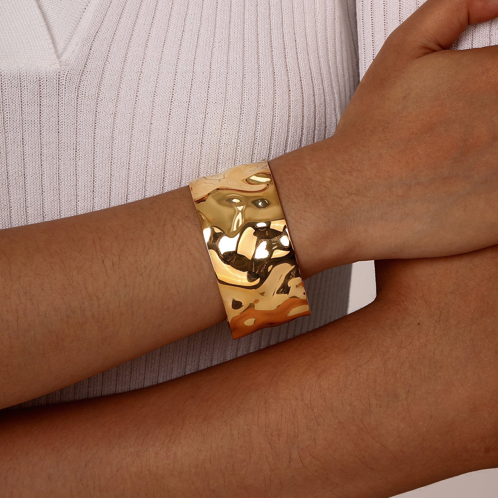 Wrinkled Vintage Style Bracelet