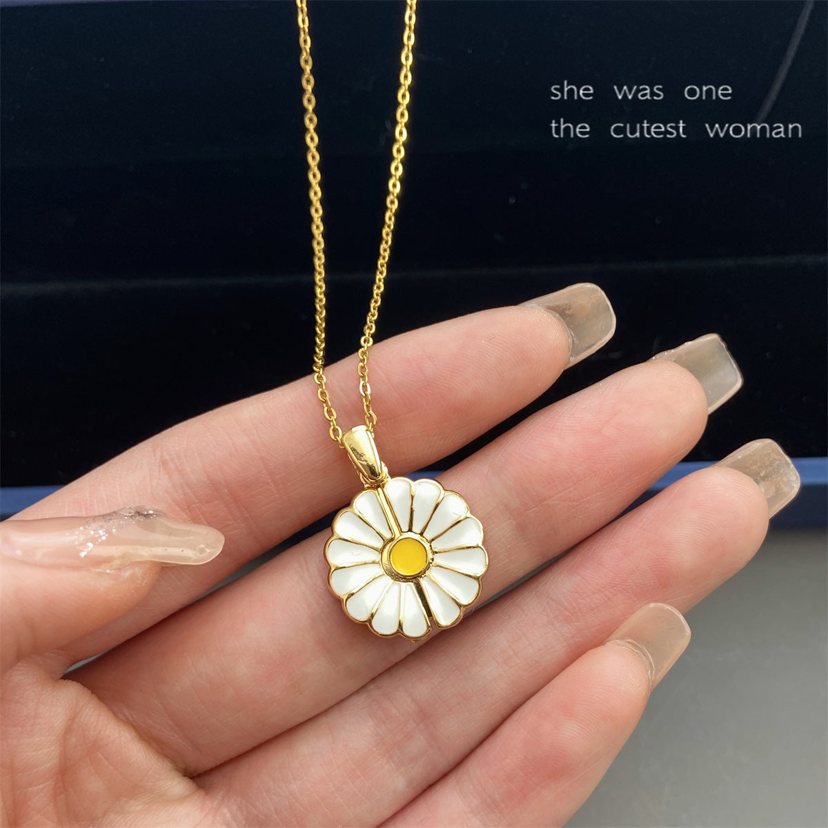 Small Daisy Necklace Openable Pendant