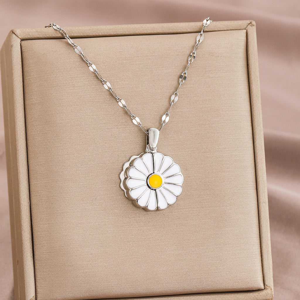 Small Daisy Necklace Openable Pendant