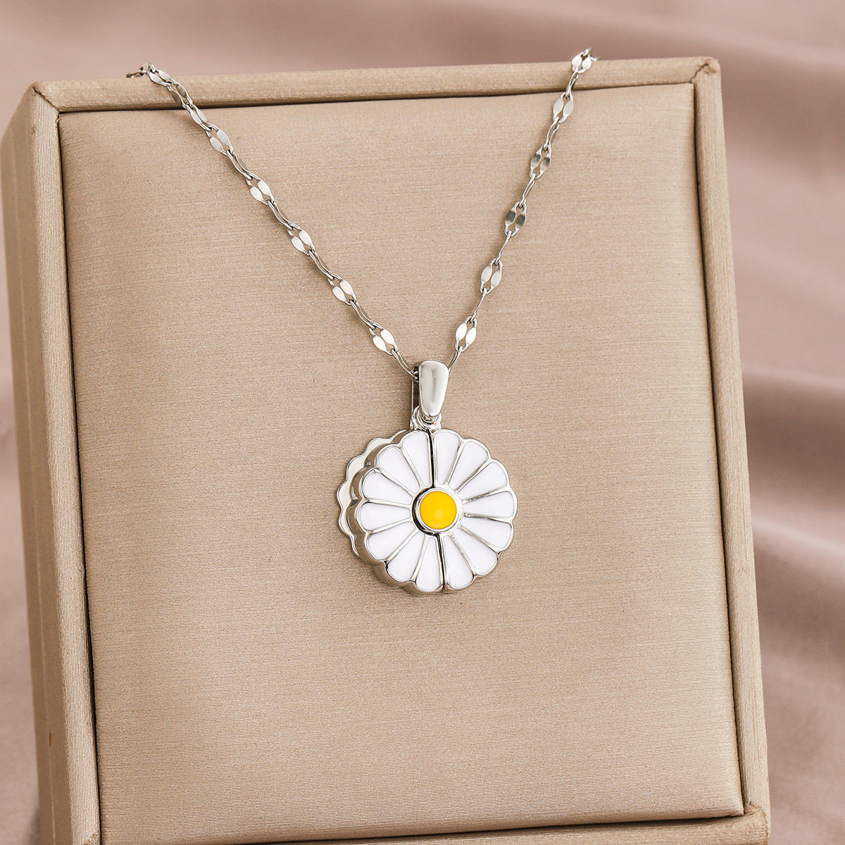 Small Daisy Necklace Openable Pendant
