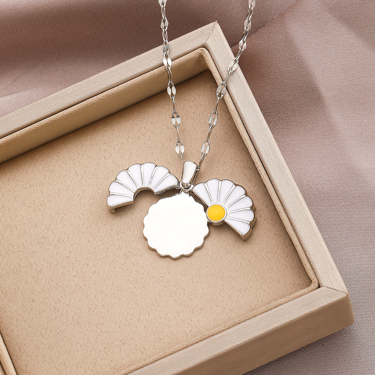 Small Daisy Necklace Openable Pendant