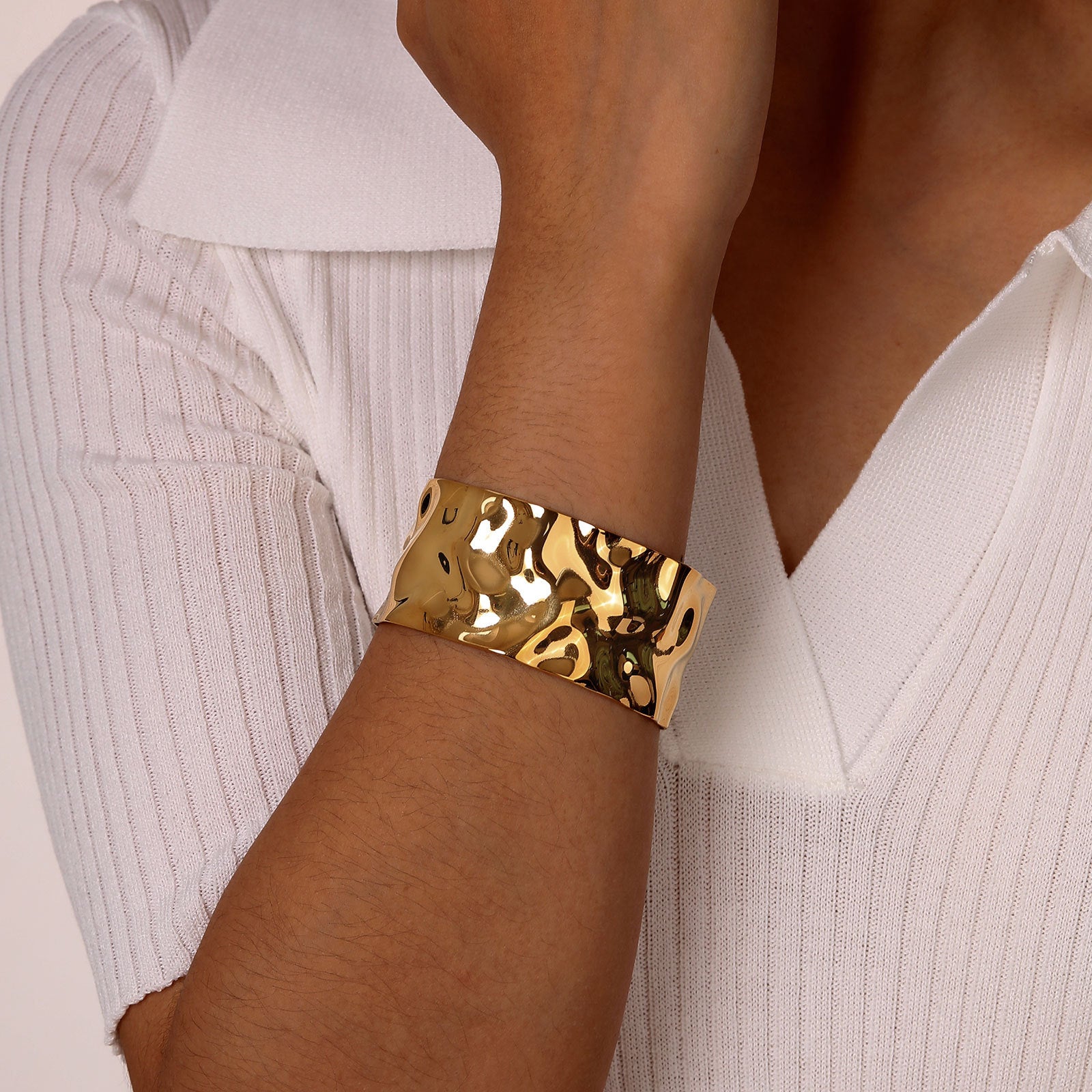 Wrinkled Vintage Style Bracelet