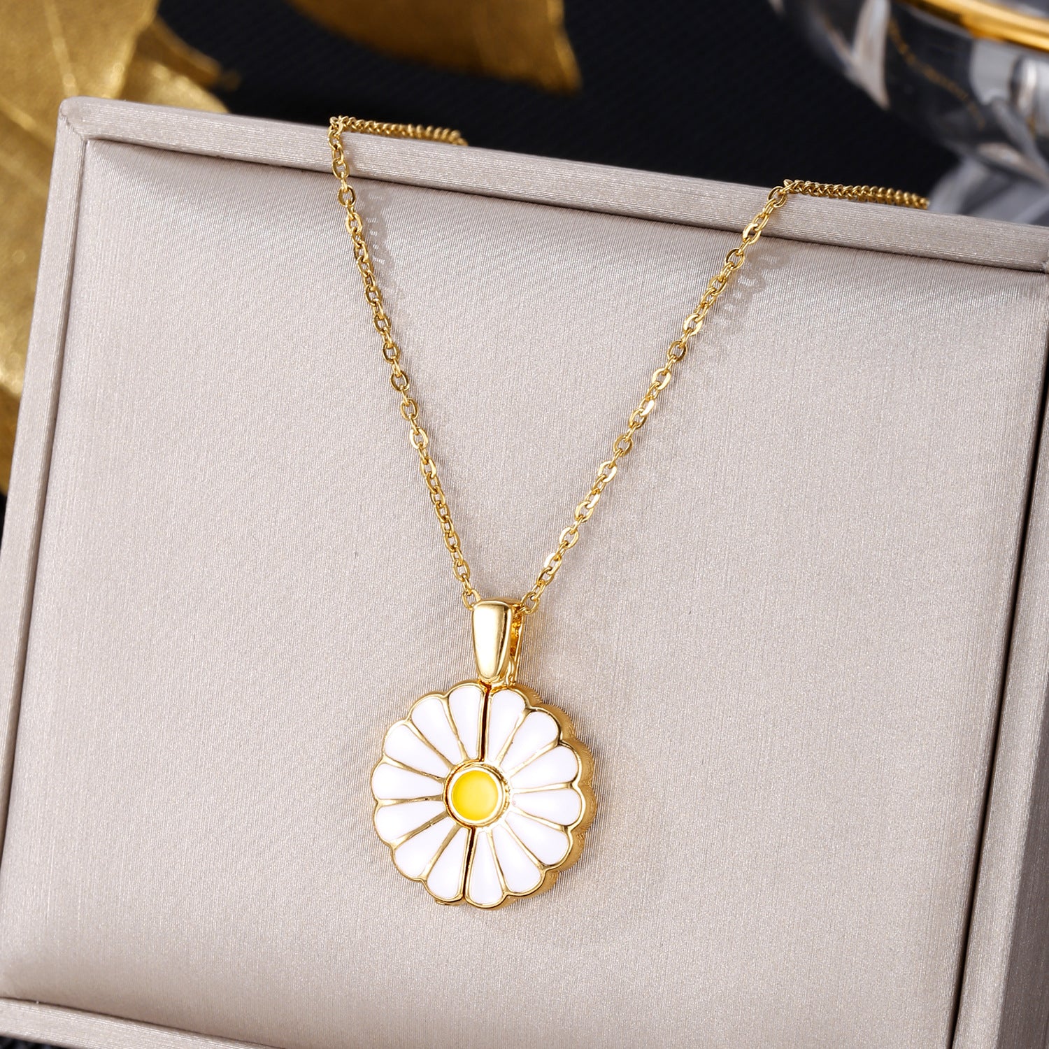 Small Daisy Necklace Openable Pendant