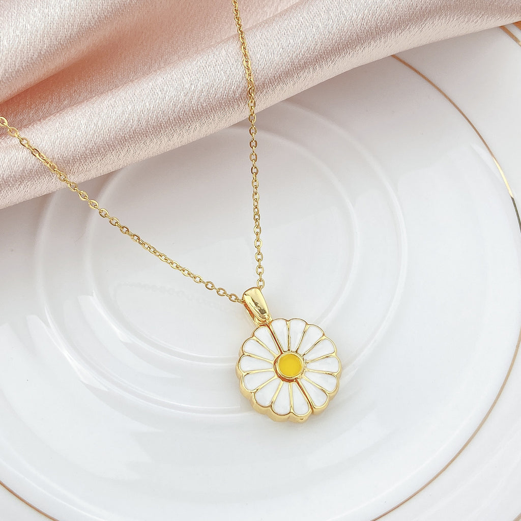 Small Daisy Necklace Openable Pendant