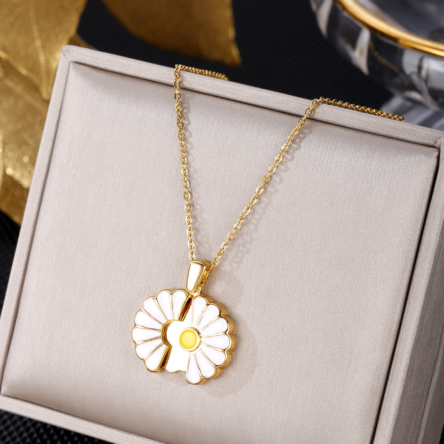 Small Daisy Necklace Openable Pendant