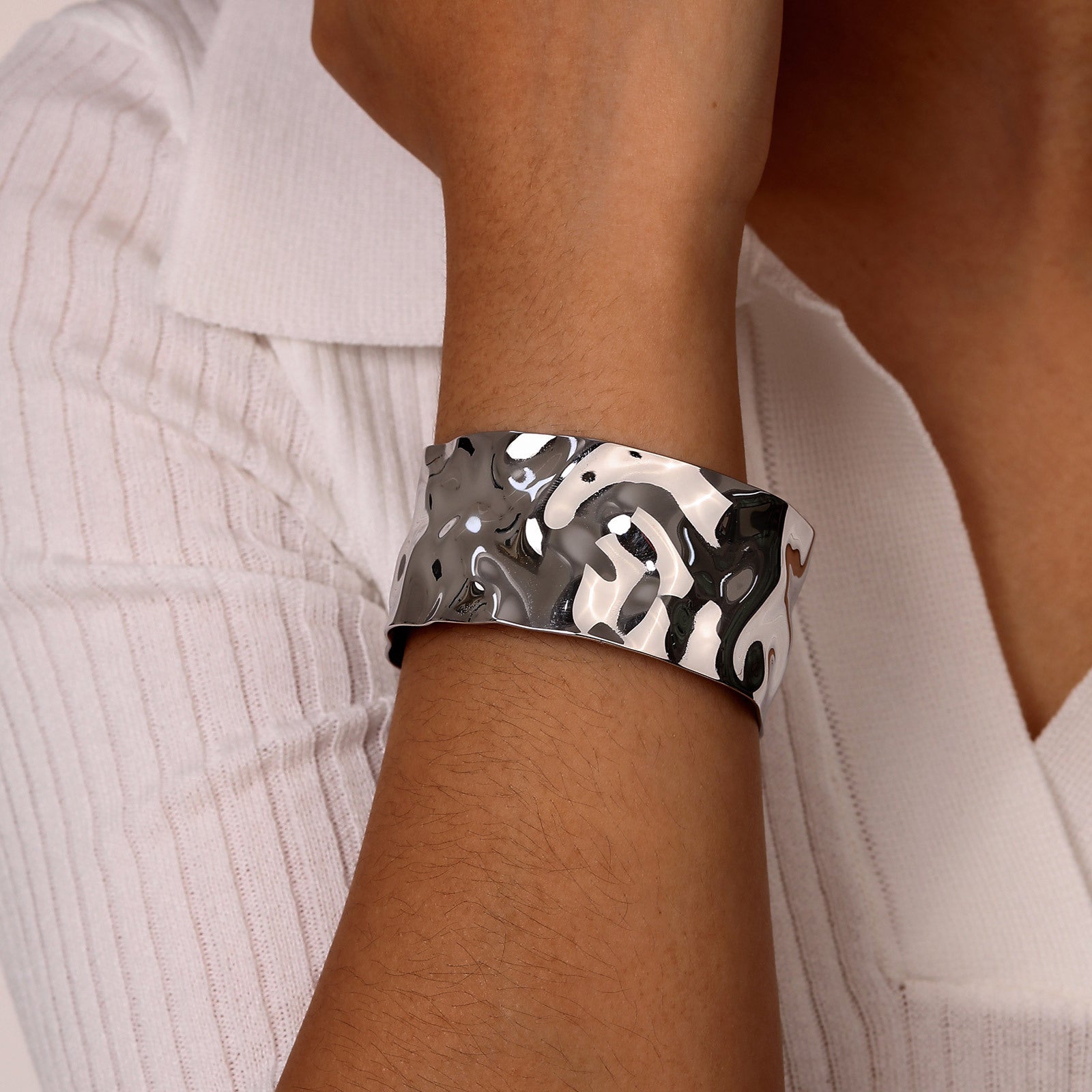 Wrinkled Vintage Style Bracelet
