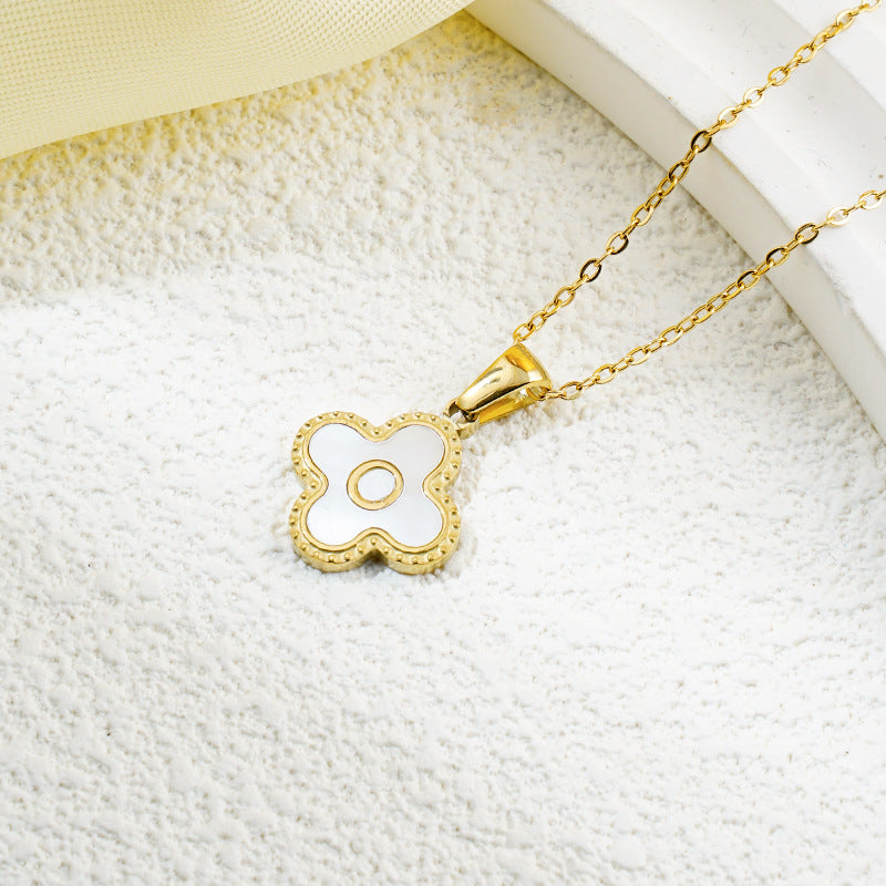 Four-leaf Clover 26 English Letters Black and White Mother-of-Pearl Necklace